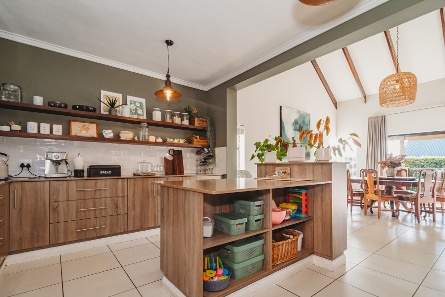 4 Bedroom Property for Sale in Kraaibosch Manor Western Cape